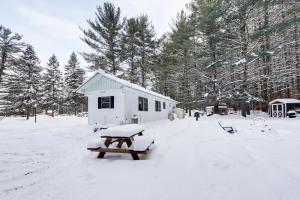 Snowmobile and ATV Trails On-Site Adirondacks Abode trong mùa đông