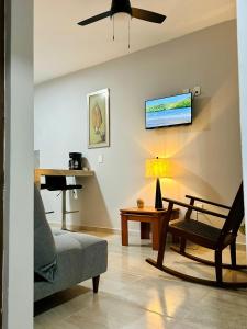 TV a/nebo společenská místnost v ubytování Departamentos Doña Angela