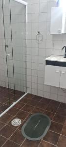 Et badeværelse på apartamento 1 quarto