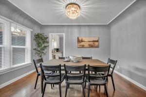 Fotografie z fotogalerie ubytování New-Near Midtown-HotTub-Firepit-Arlington Manor v destinaci Reno