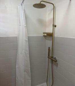 Et badeværelse på Ti Paradis Doré + 14 billeder