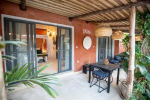 Patio nebo venkovní prostory v ubytování Maison de clara