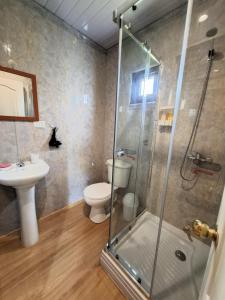 a bathroom with a shower and a toilet and a sink at Tiny 2 in Los Ángeles