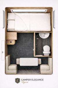 a small room with a bed and a bathroom at Camper Elegance Uyuni in Carpas