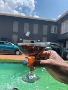 Drinks på Lenisia Corporate Guest House