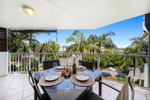 En balkon eller terrasse på Ocean Vista Retreat - Private Rooftop Spa by the Sea