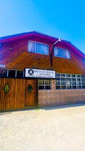 Et logo, certifikat, skilt eller en pris der bliver vist frem på Hostales Temuco - Plaza Dreves