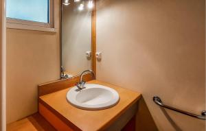 Koupelna v ubytování 2 Bedroom Lovely Home In Altillac