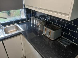 Nhà bếp/bếp nhỏ tại Preferred Comfort Home Thornton Heath London