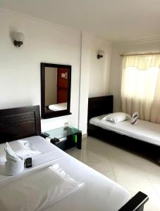 En eller flere senge i et værelse på Hotel Restaurante La Costica Dulce