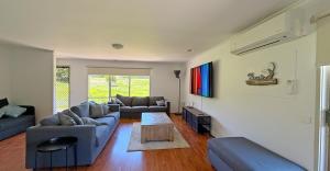 Et opholdsområde på Bayside Breeze Retreat