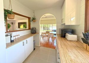 Køkken eller tekøkken på Bayside Breeze Retreat + 14 billeder