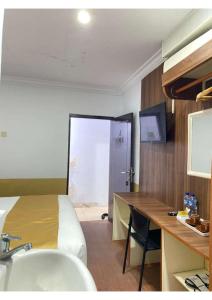 Una cocina o cocineta en My Home Cibubur