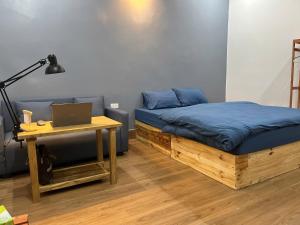 Giường trong phòng chung tại Shang Hotel