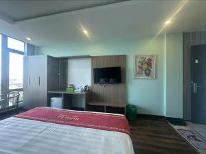 a bedroom with a large bed in a room at Hotel Hoàng Lê Tiền Hải in Tiền Hải