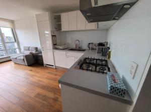 Køkken eller tekøkken på China town condo in Vancouver