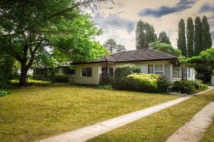 Vườn quanh Violet's cottage
