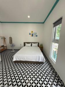 En eller flere senge i et værelse på Moon House + 25 billeder