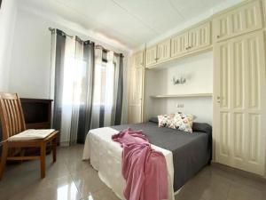 Postel nebo postele na pokoji v ubytování Casa acogedora con piscina privada en Torroella de Montgrí, perfecta para vacaciones en familia - HISP-7-48