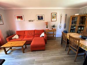 Posezení v ubytování Casa Confortable con Barbacoa y Gran Terraza en L'Escala, Cerca de la Playa - HISP-7-7