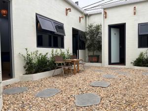 Tòa nhà nơi khách sạn tọa lạc +8 ảnh