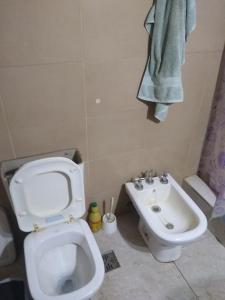 Et badeværelse på Chalet con Cochera techada