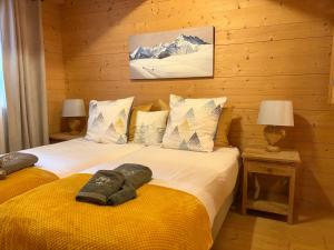 a bedroom with two beds in a log cabin at Chalet La Renarde in Villars-sur-Ollon