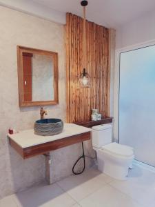 Phòng tắm tại Salad Beach Crystal Bungalow