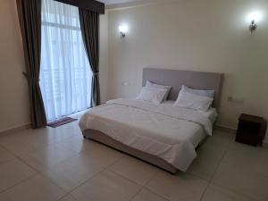 En eller flere senge i et værelse på Anjung seri sri alam + 6 billeder