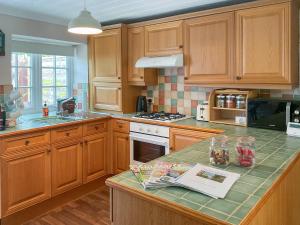 Køkken eller tekøkken på The Old Post House - Uk50190