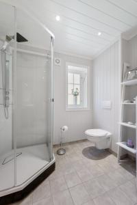 Et badeværelse på Luxury cabin with amazing views + 17 billeder