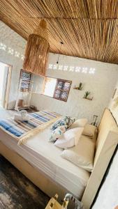 En eller flere senge i et værelse på Puerto idilio beach resort