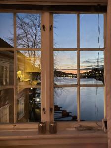 Udsigt til en flod der løber i nærheden af lejligheden