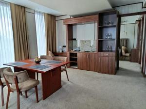 Kuchyň nebo kuchyňský kout v ubytování Ramadia Grand Holiday Resort