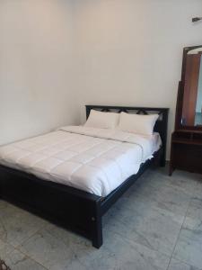 Giường trong phòng chung tại Prithivee Homestay