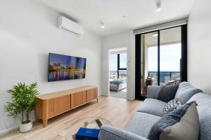 Et tv og/eller underholdning på Skyview City Escape - Walkable & Central