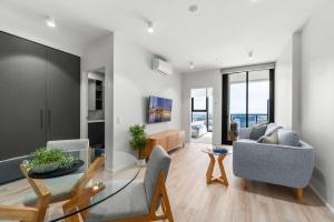 Et opholdsområde på Skyview City Escape - Walkable & Central