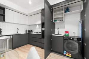 Køkken eller tekøkken på Skyview City Escape - Walkable & Central