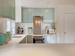 Η κουζίνα ή μικρή κουζίνα στο Pond View