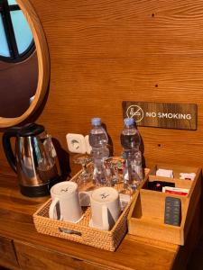 Příslušenství pro přípravu čaje a kávy v ubytování Clovehigh Cabin and Homestay Munduk + 26 fotografií