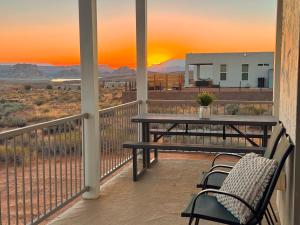 Nespecifikovaný výhled na hory nebo výhled na hory při pohledu z prázdninového domu