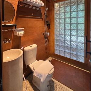 Koupelna v ubytování Clovehigh Cabin and Homestay Munduk