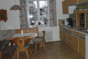 Kuchnia lub aneks kuchenny w obiekcie Ferienwohnung Szöky