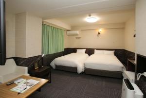 Postel nebo postele na pokoji v ubytování ウェルカムイン湯本 + 4 fotografie