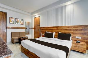 Postel nebo postele na pokoji v ubytování Townhouse Railway Road Katra Formerly The Amro