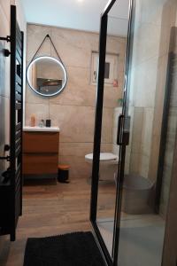 Et badeværelse på Cottage - La Petite Chaumière + 12 billeder