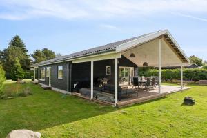 Κήπος έξω από το Spacious Holiday Home On Bogø