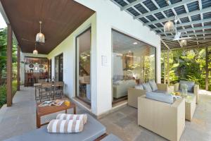 Χώρος καθιστικού στο Melhor Stays Villa - L-M109 Luxury 5BHK villa with Private pool, Anjuna