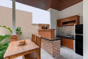 Køkken eller tekøkken på Semana Cliff Villa Ubud