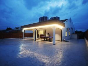 Bygningen som villaen ligger i